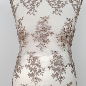 HAFT NA TIULU Z GIPIUROWYM BRZEGIEM