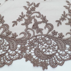 HAFT NA TIULU Z GIPIUROWYM BRZEGIEM