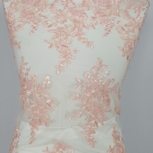 HAFT NA TIULU ZDOBIONY CEKINAMI