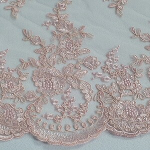 HAFT NA TIULU ZDOBIONY CEKINAMI