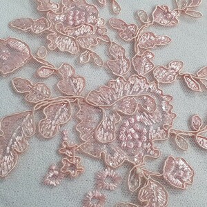 HAFT NA TIULU ZDOBIONY CEKINAMI