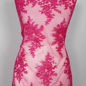 HAFT NA TIULU ZDOBIONY CEKINAMI