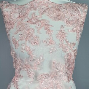 HAFT NA TIULU ZDOBIONY CEKINAMI