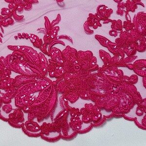 HAFT NA TIULU ZDOBIONY CEKINAMI