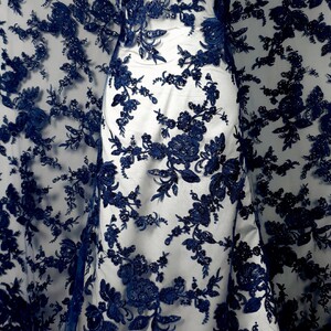 HAFT NA TIULU ZDOBIONY CEKINAMI