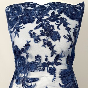 HAFT NA TIULU ZDOBIONY CEKINAMI