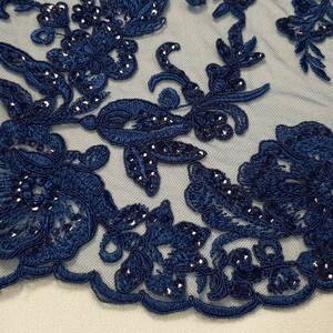 HAFT NA TIULU ZDOBIONY CEKINAMI