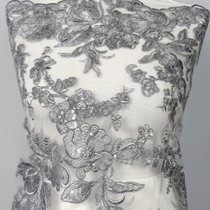 HAFT NA TIULU ZDOBIONY CEKINAMI