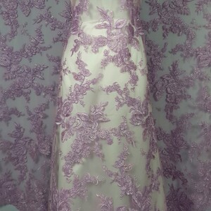 HAFT NA TIULU ZDOBIONY CEKINAMI