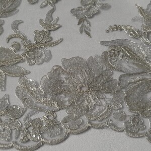 HAFT NA TIULU ZDOBIONY CEKINAMI