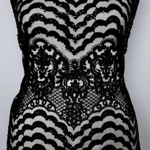 HAFT NA TIULU ZDOBIONY CEKINAMI