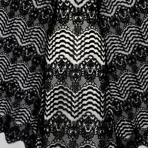 HAFT NA TIULU ZDOBIONY CEKINAMI