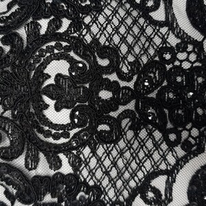 HAFT NA TIULU ZDOBIONY CEKINAMI