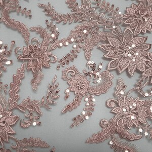 HAFT NA TIULU ZDOBIONY CEKINAMI