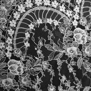 KORONKA FRANCUSKA ZDOBIONA