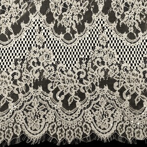 KORONKA FRANCUSKA ZDOBIONA 