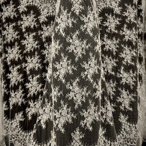 KORONKA FRANCUSKA ZDOBIONA 