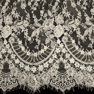 KORONKA FRANCUSKA ZDOBIONA 