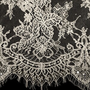 KORONKA FRANCUSKA ZDOBIONA